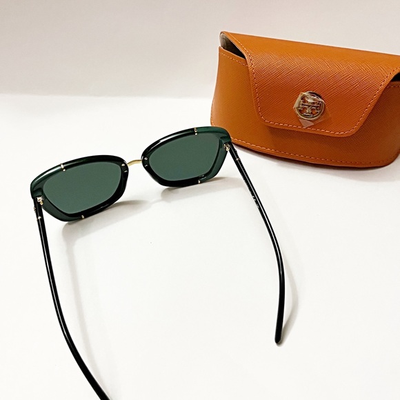 NEW🌟 TORY BURCH • SUNGLASSES + Case - Picture 3 of 10